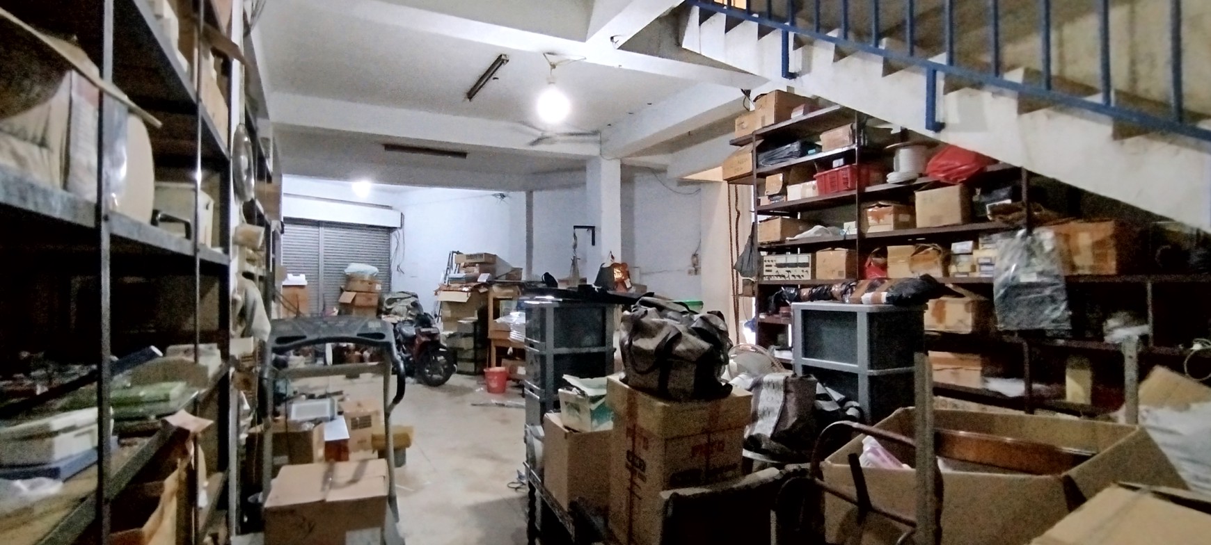 Ruko ngantong 3 lantai siap pakai di Taman Sari Raya, Maphar