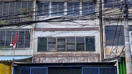 Ruko ngantong 3 lantai siap pakai di Taman Sari Raya, Maphar
