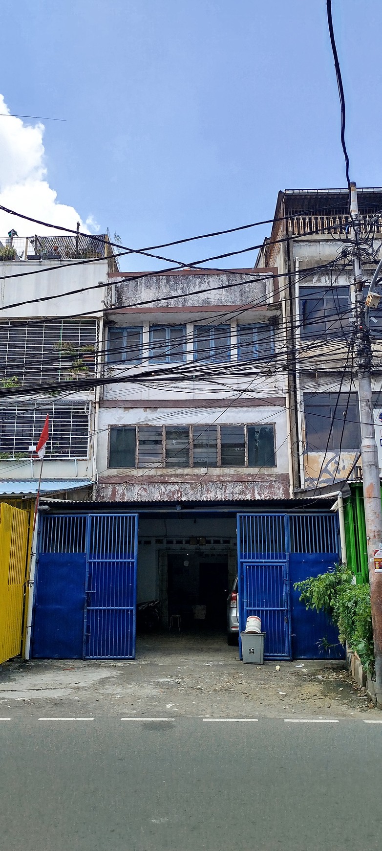 Ruko ngantong 3 lantai siap pakai di Taman Sari Raya, Maphar
