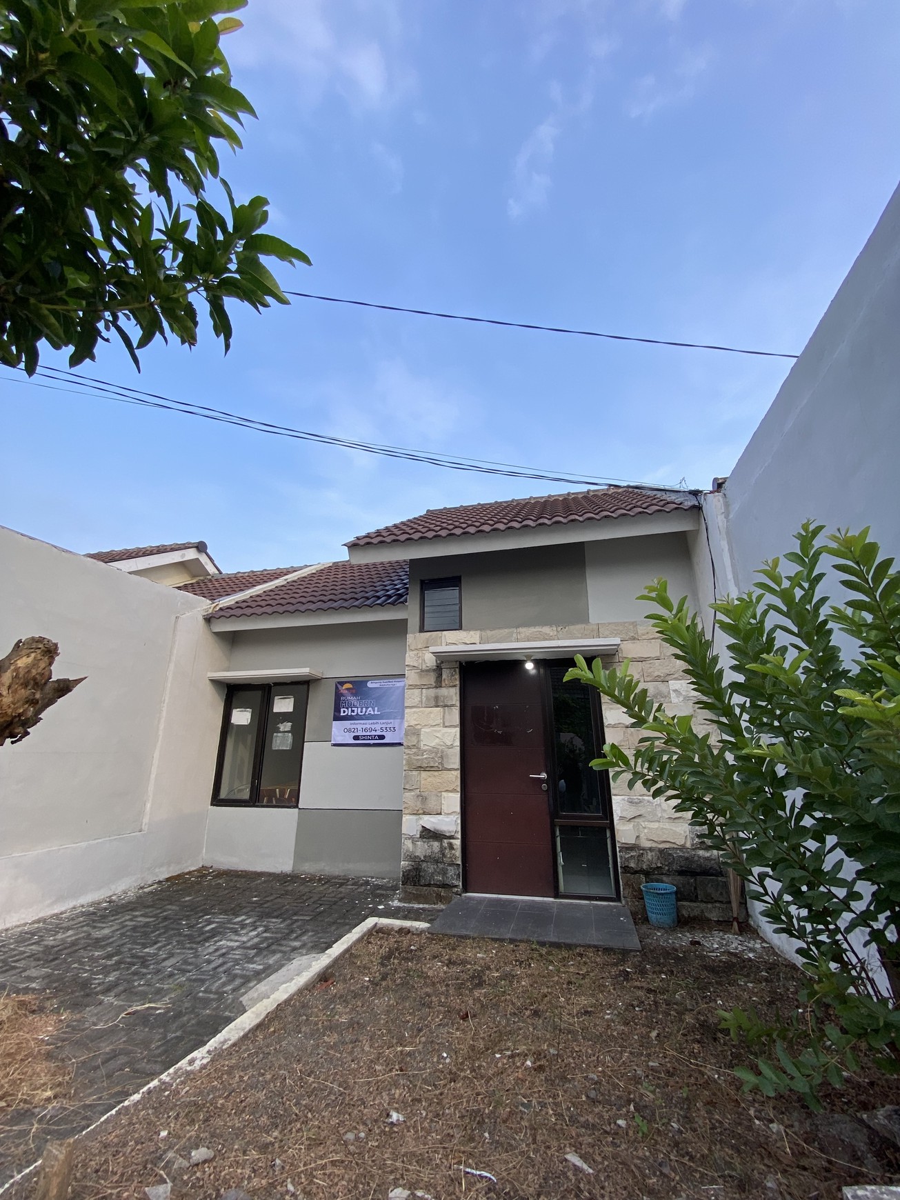 2 KT 1 Kamar Mandi - Rumah  Perumahan Jade Sidorejo Indah, Sidoarjo 61262, Indonesia  Bismillah  DIJUAL CEPAT BUTUH UANG RUMAH MODERN KRIAN . 2 KAMAR TIDUR 1 KAMAR MANDI 1 CARPORT 1 RUANG TAMU FREE TA