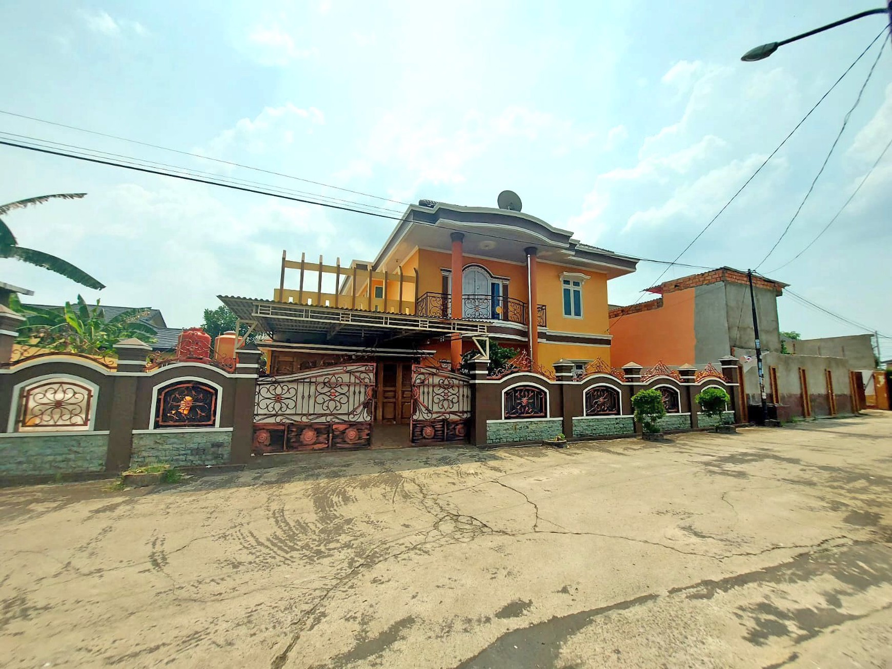 Rumah mewah 2 lantai di Talang Kelapa Kota Palembang