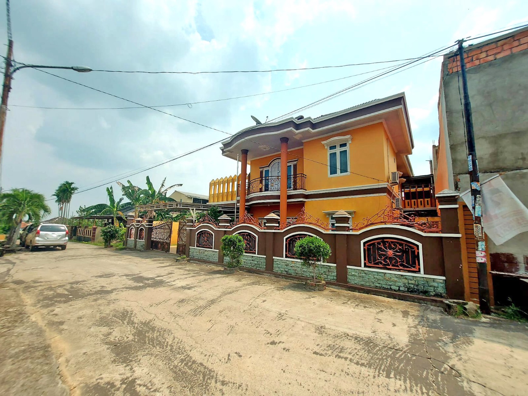 Rumah mewah 2 lantai di Talang Kelapa Kota Palembang