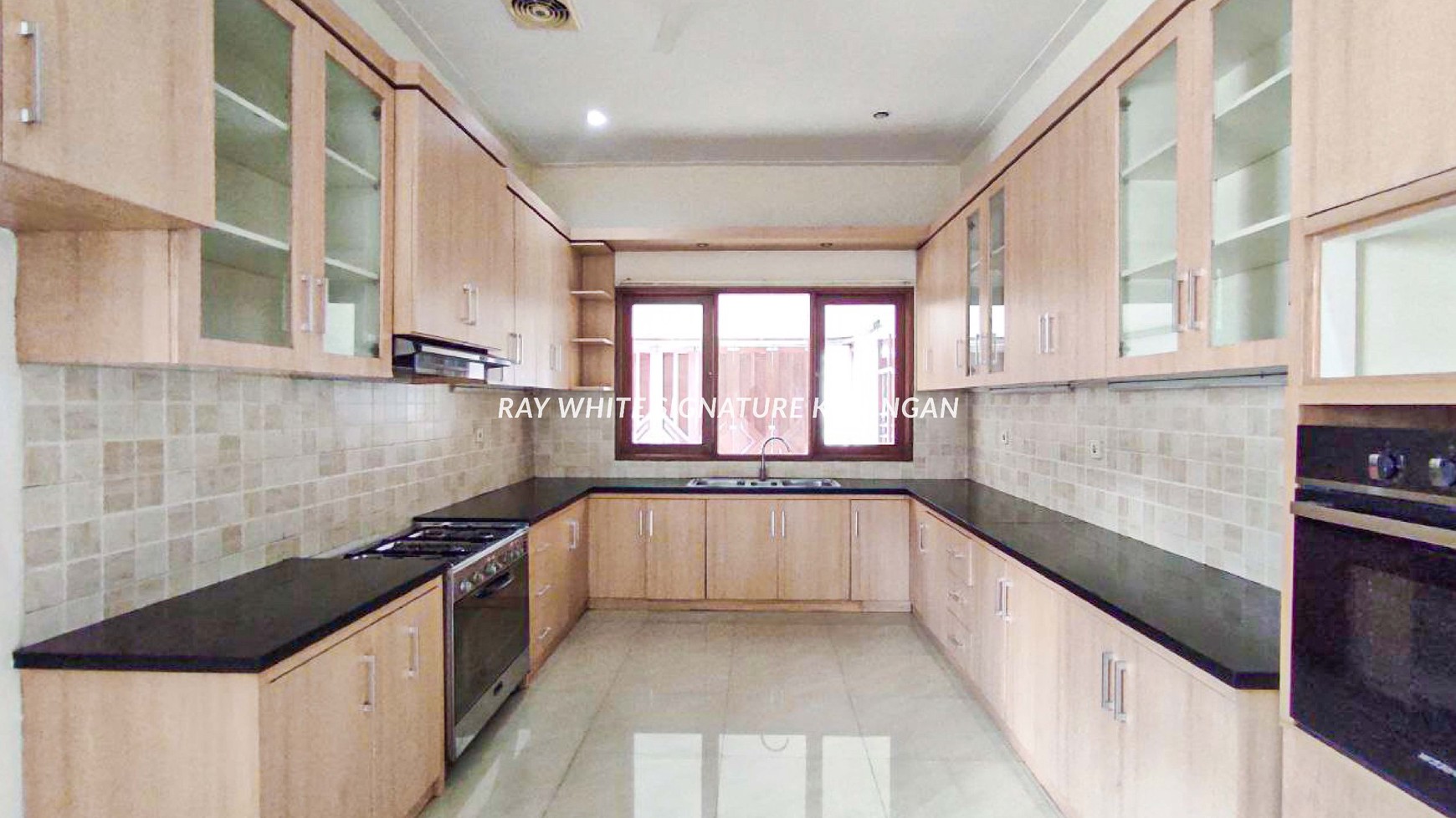 Rumah Disewakan Cocok Untuk Hunian atau Silent Office di Kemang Utara Raya