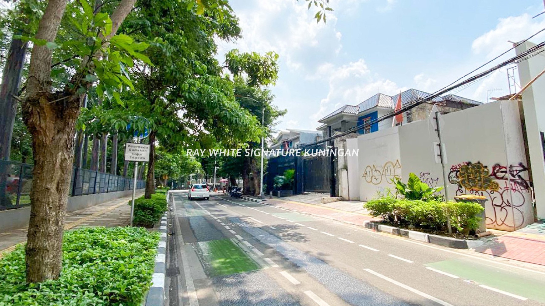 Rumah Hunian Bangunan Baru Sebrang Eco Park di Tebet Timur Raya