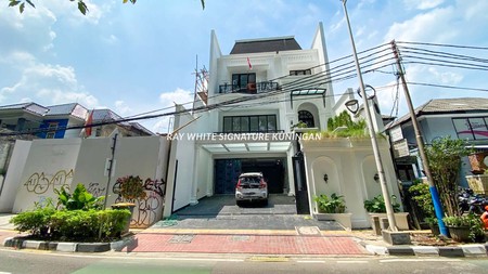 Rumah Hunian Bangunan Baru Sebrang Eco Park di Tebet Timur Raya