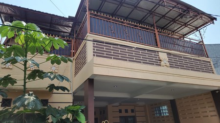 Rumah di Jakarta Selatan 2 Lantai Siap Huni dengan KT 4 dan KM 3 Surat SHM