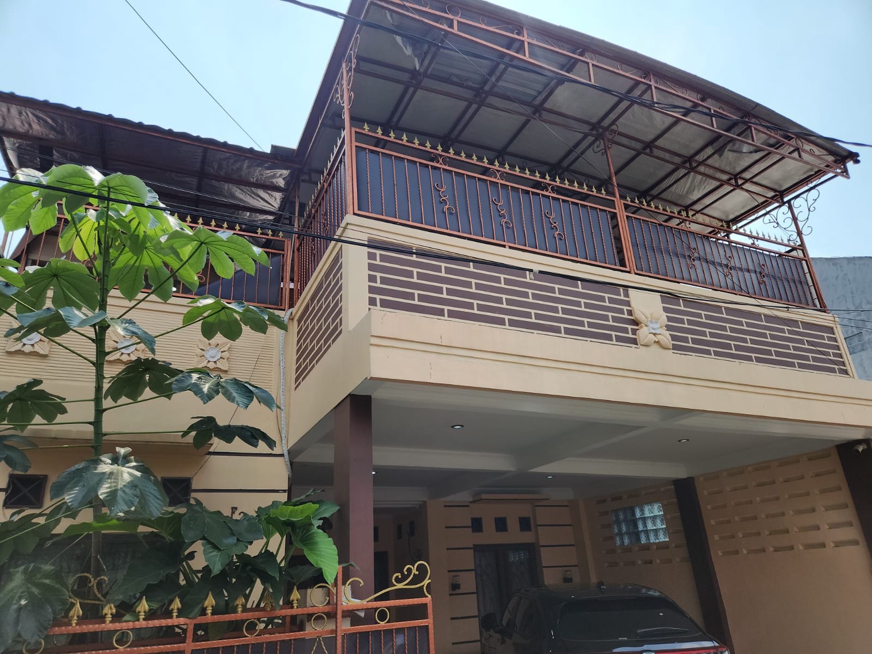 Rumah di Jakarta Selatan 2 Lantai Siap Huni dengan KT 4 dan KM 3 Surat SHM