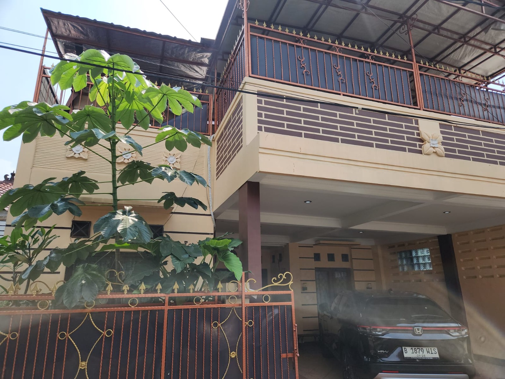Rumah di Jakarta Selatan 2 Lantai Siap Huni dengan KT 4 dan KM 3 Surat SHM