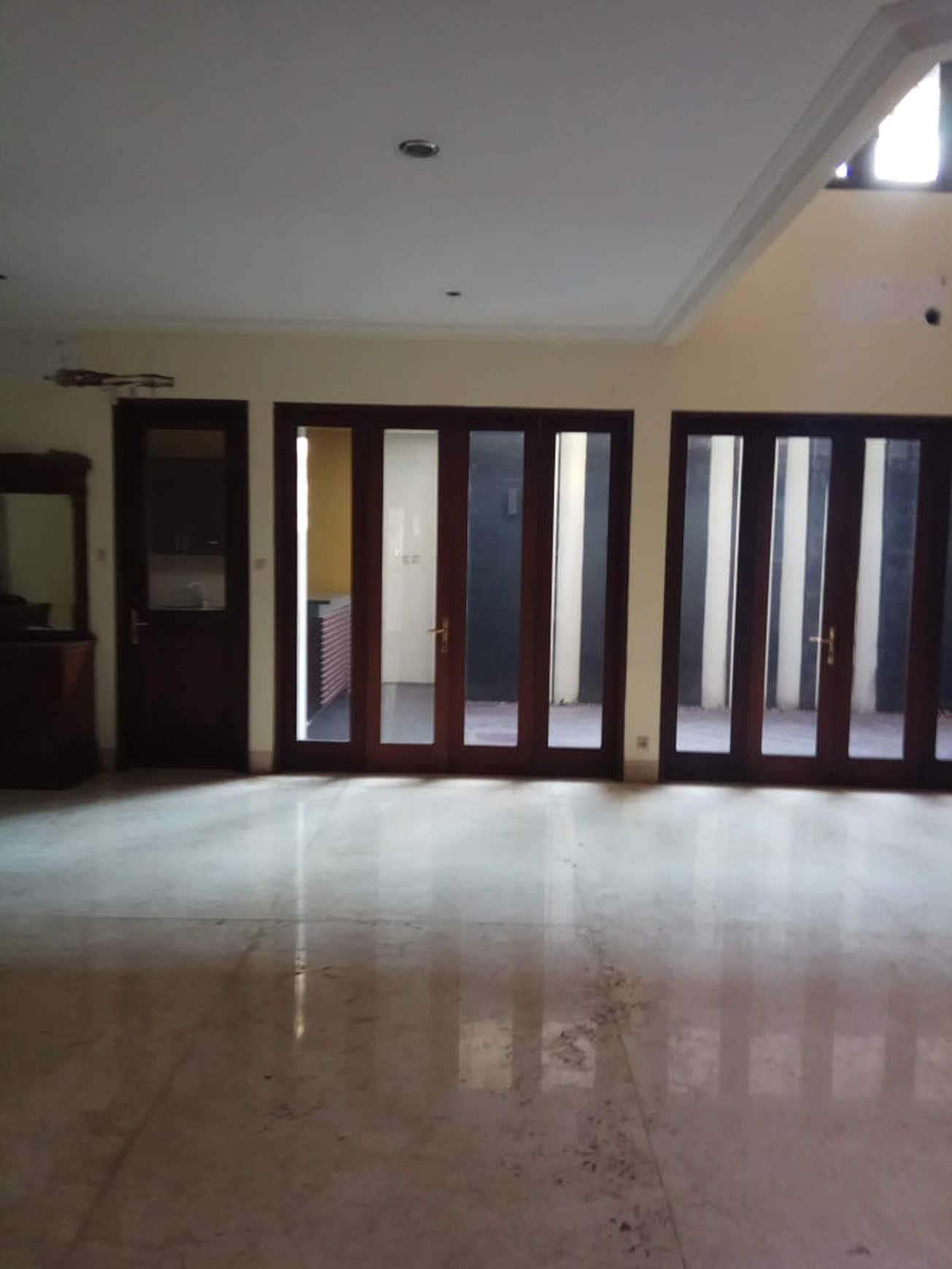 Rumah Terawat Dan Siap Huni Di Kebayoran Baru, Jakarta Selatan