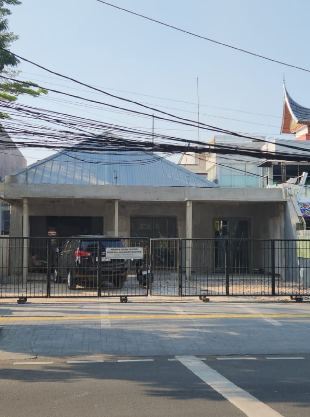 Dijual Rumah dengan Ruang Usaha Komersial di daerah Cikini, Menteng, Jakarta Pusat