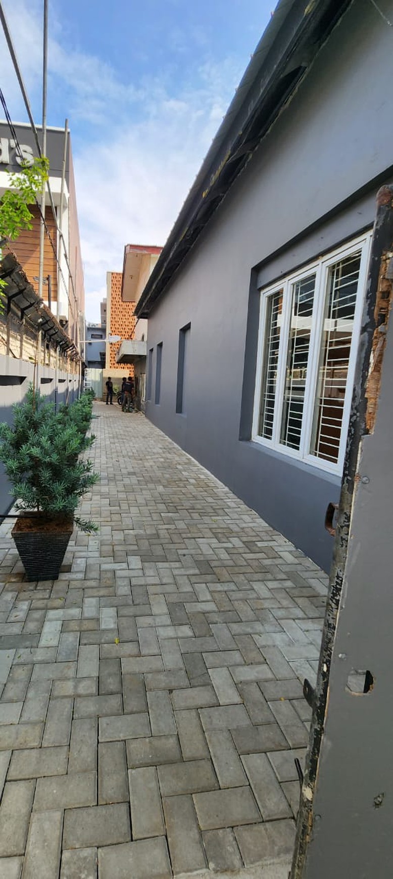 Dijual Rumah dengan Ruang Usaha Komersial di daerah Cikini, Menteng, Jakarta Pusat