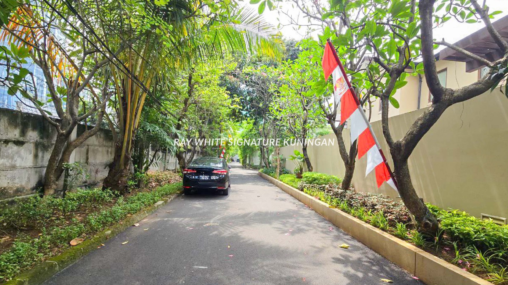 Rumah Mewah Posisi Hook Jl Denpasar II Lokasi Prime