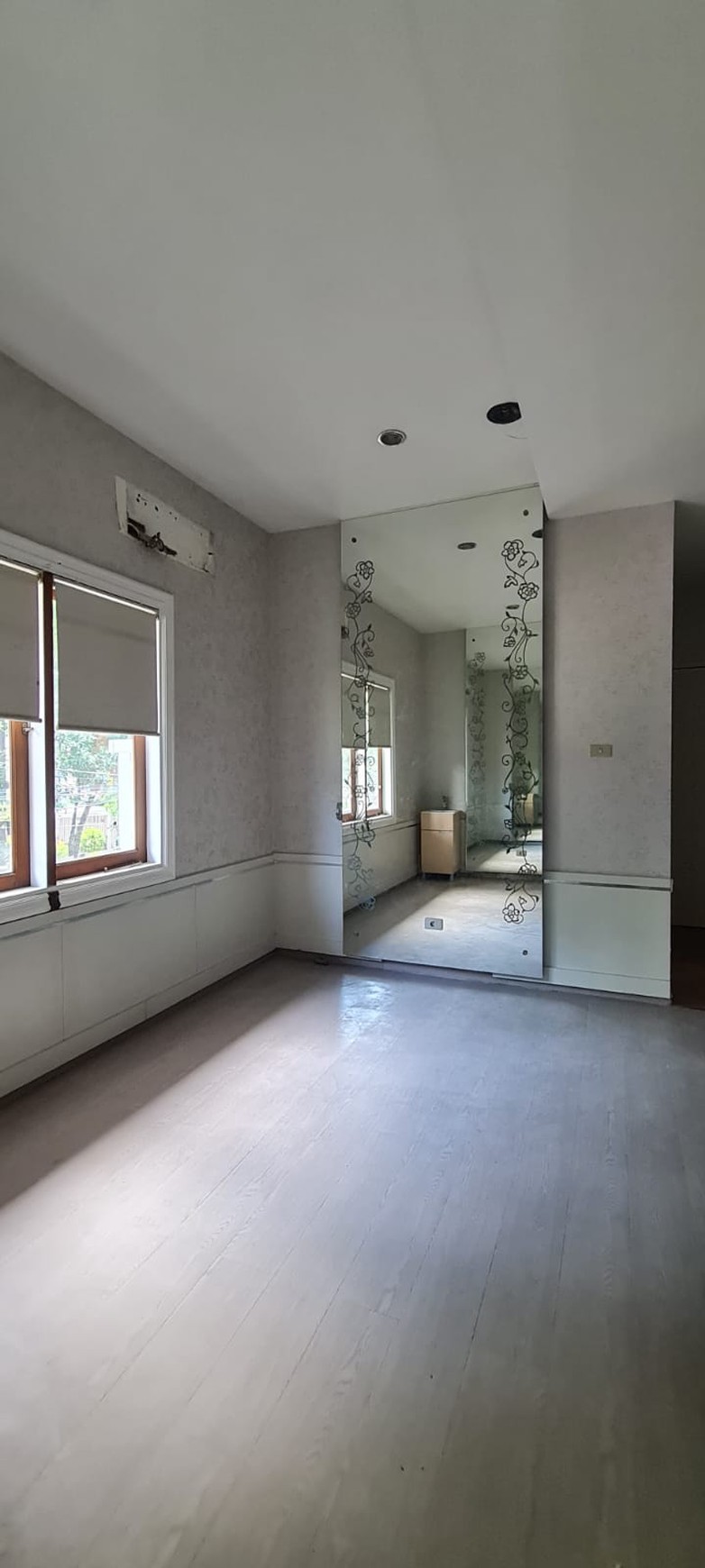 Dijual Rumah Tinggal Lokasi Bagus dan Strategis di Kebayoran Baru, Jakarta Selatan 