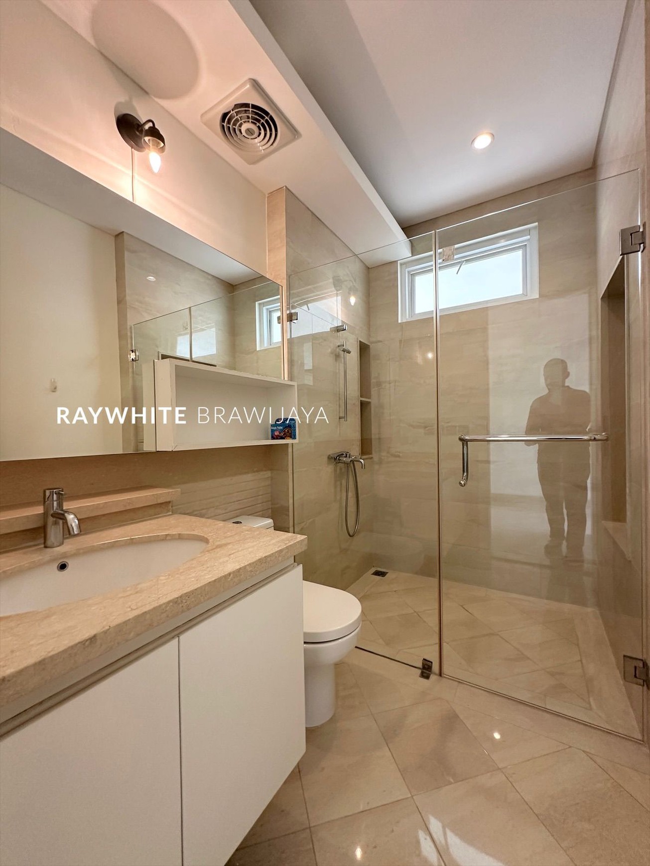 Townhouse Mewah Lokasi Strategis Area Pejaten Barat