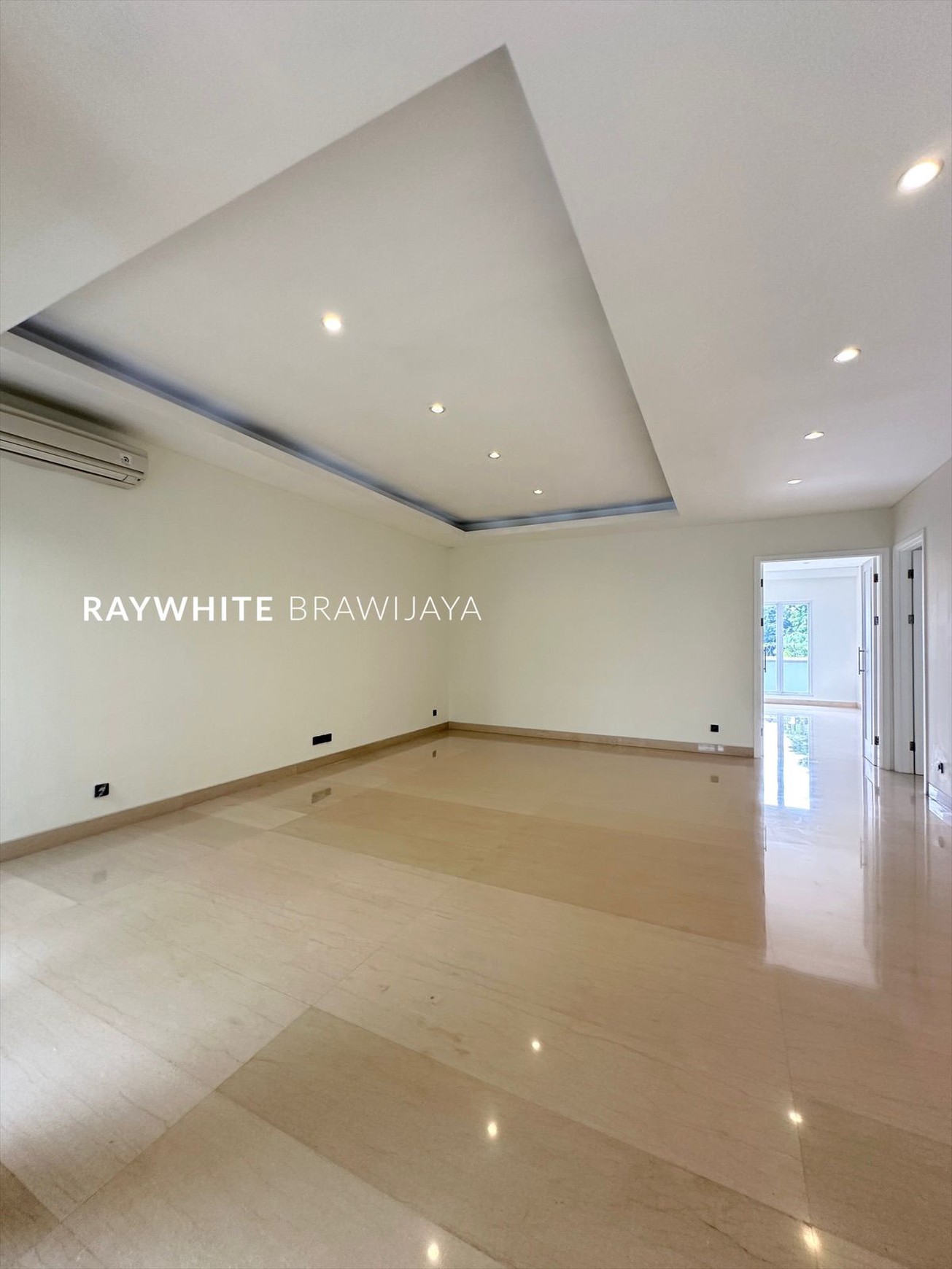 Townhouse Mewah Lokasi Strategis Area Pejaten Barat