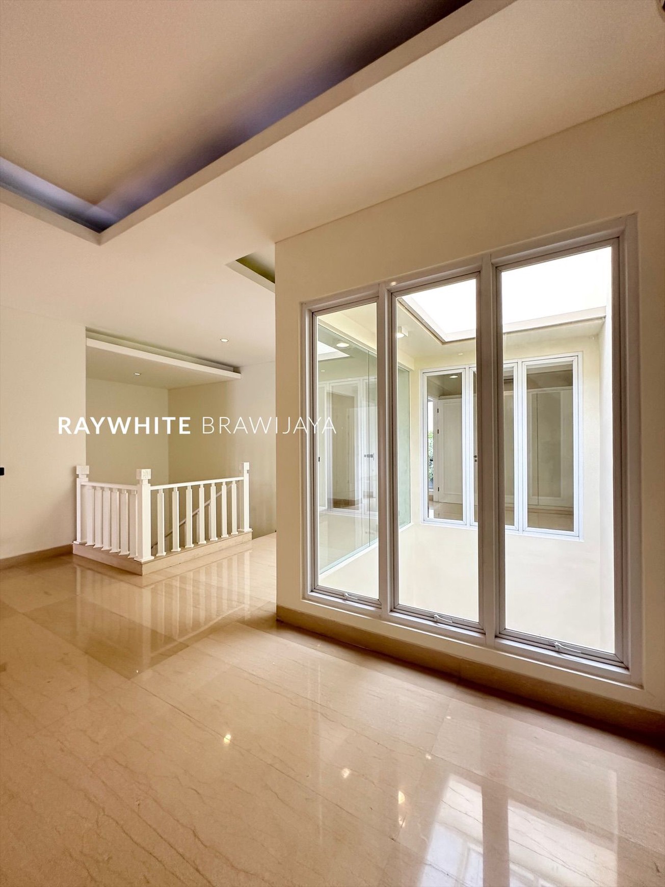 Townhouse Mewah Lokasi Strategis Area Pejaten Barat