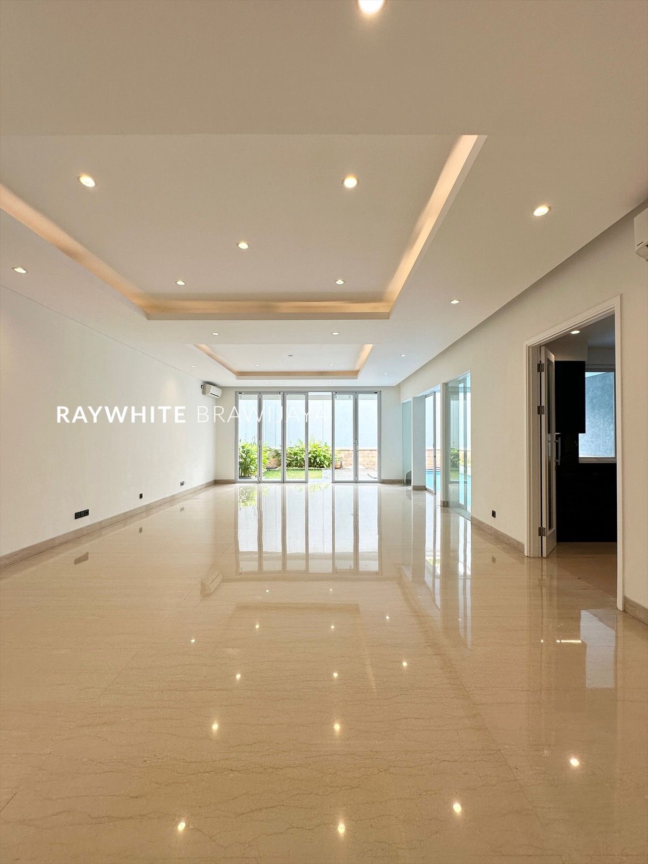 Townhouse Mewah Lokasi Strategis Area Pejaten Barat