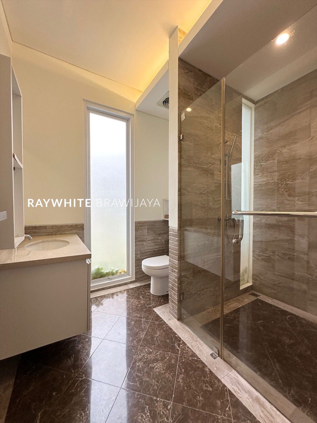 Townhouse Mewah Lokasi Strategis Area Pejaten Barat