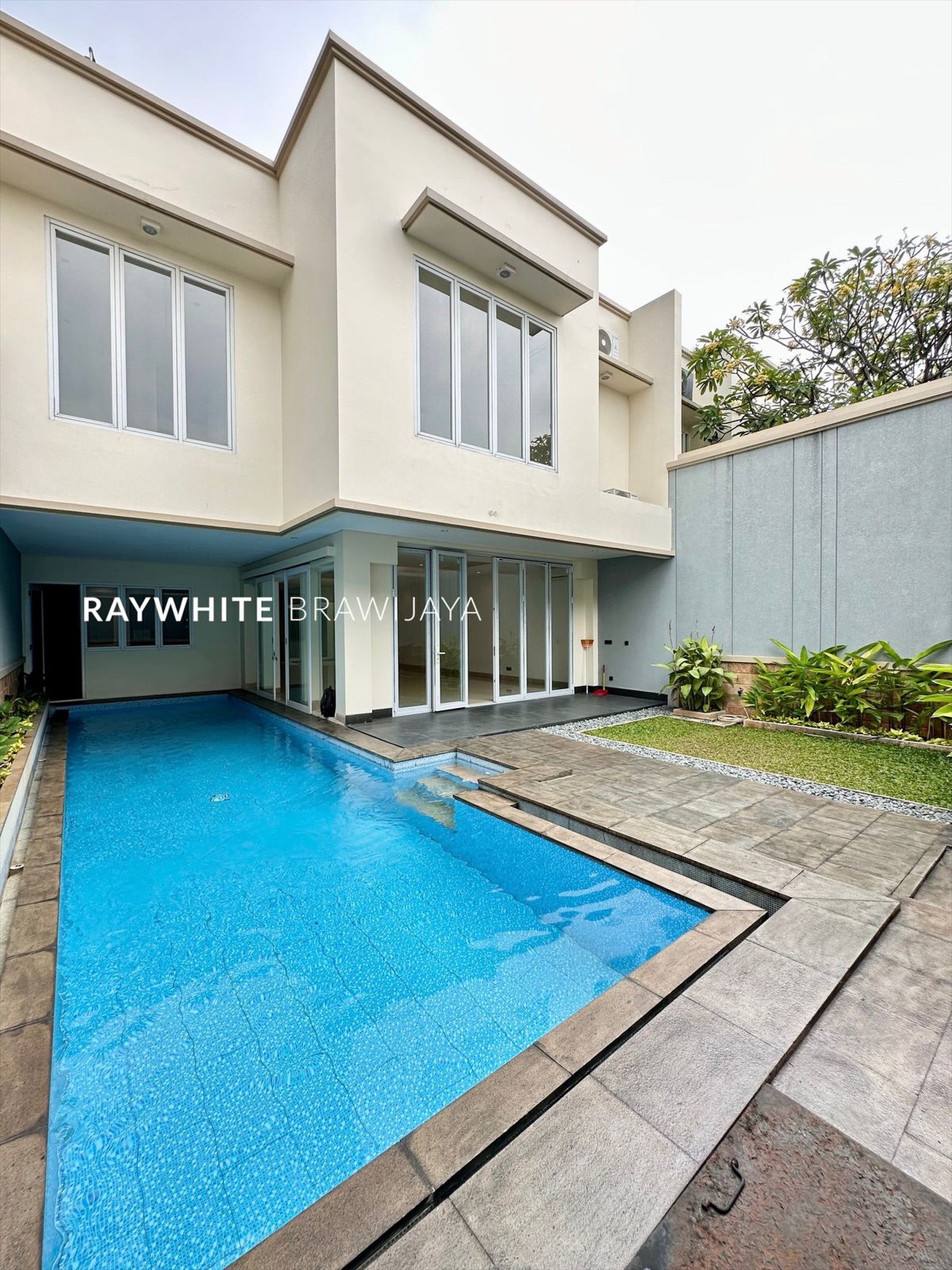 Townhouse Mewah Lokasi Strategis Area Pejaten Barat