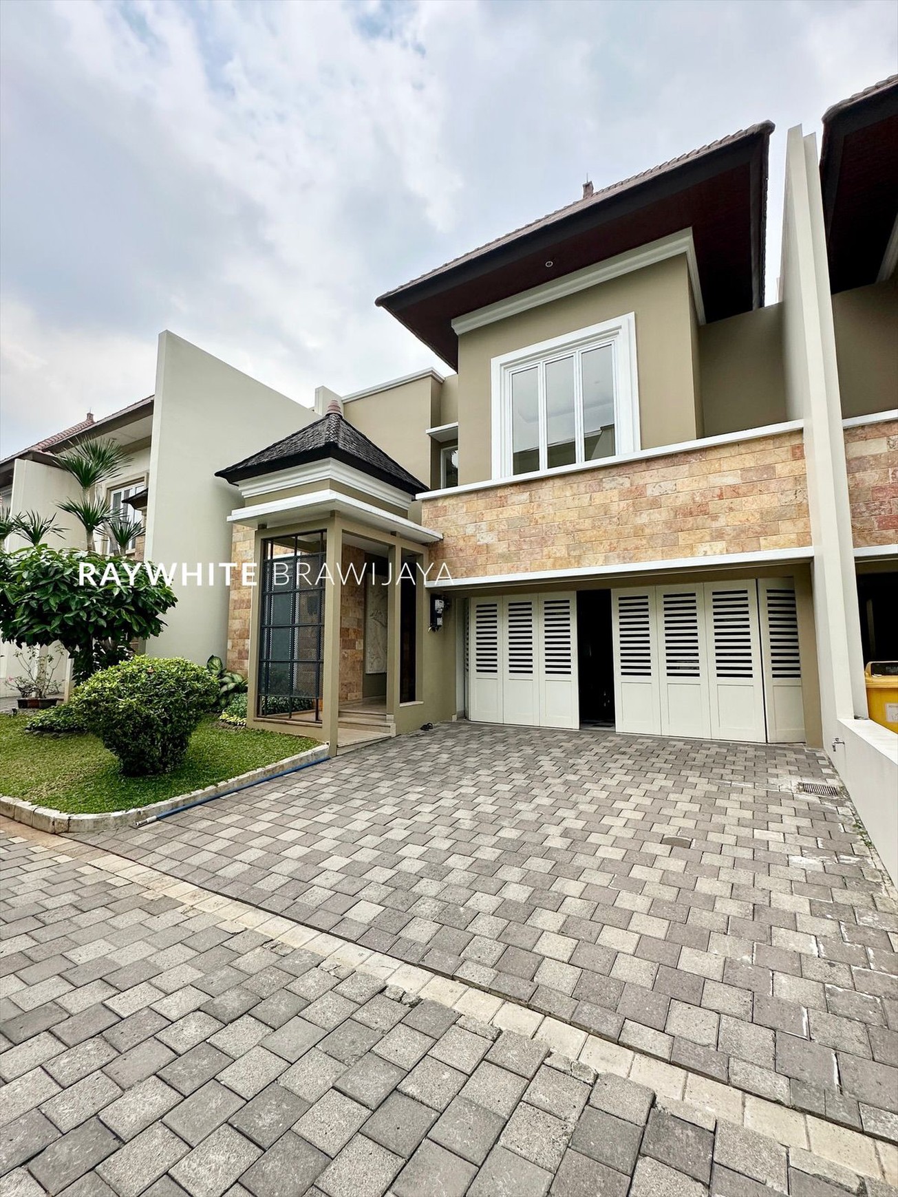 Townhouse Mewah Lokasi Strategis Area Pejaten Barat