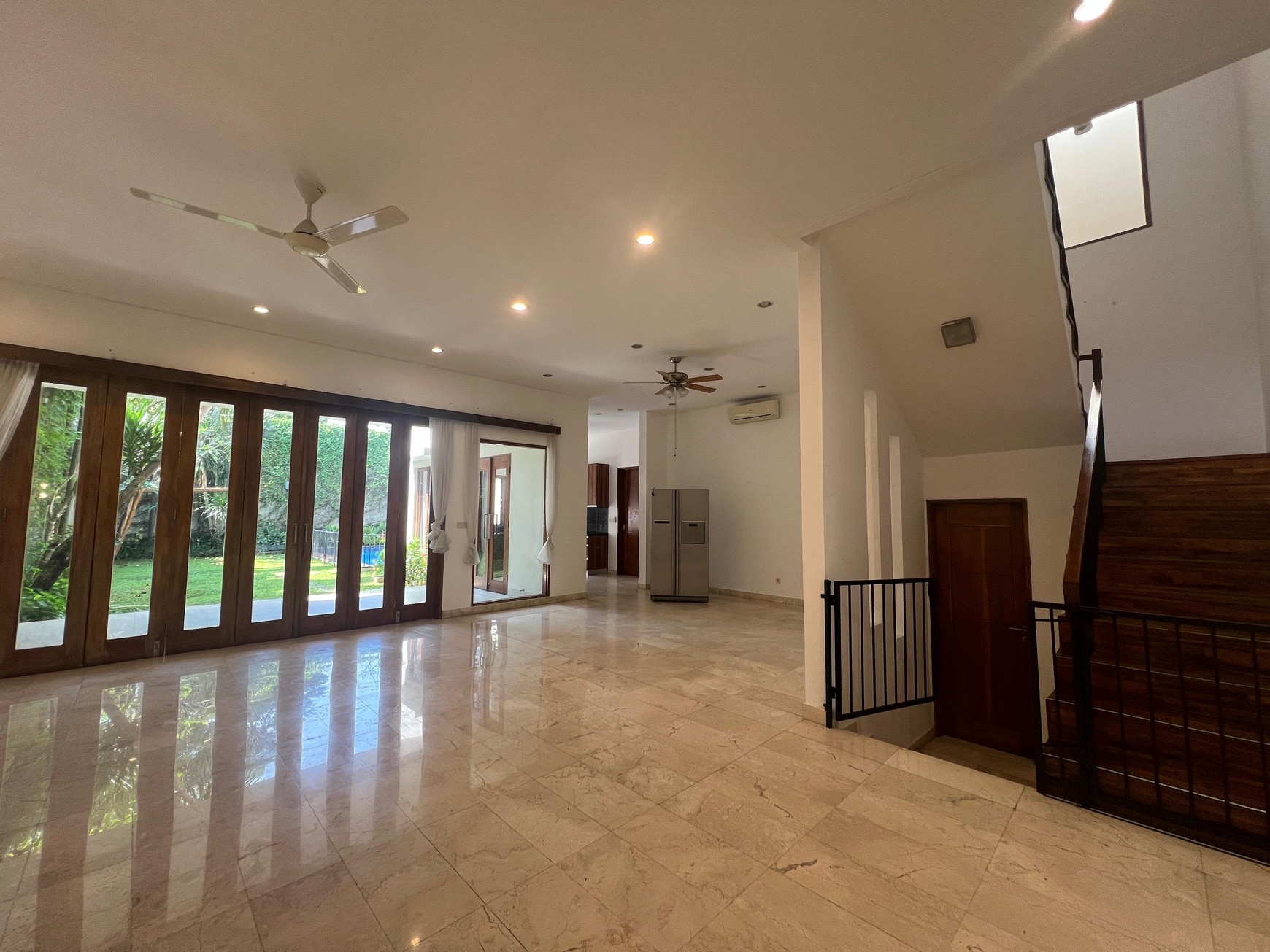 Modern Balinese style House for rent at kemang quite place one gate sistem 