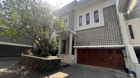 Modern Balinese style House for rent at kemang quite place one gate sistem 