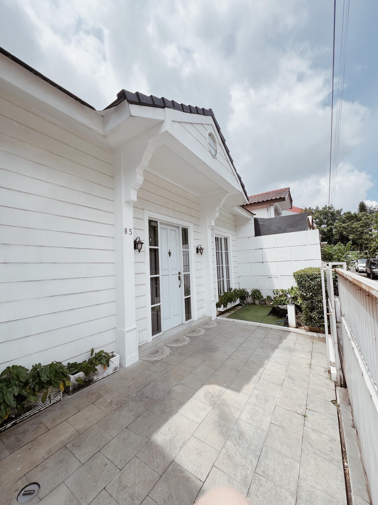 Dijual rumah cantik American Style di cinere.