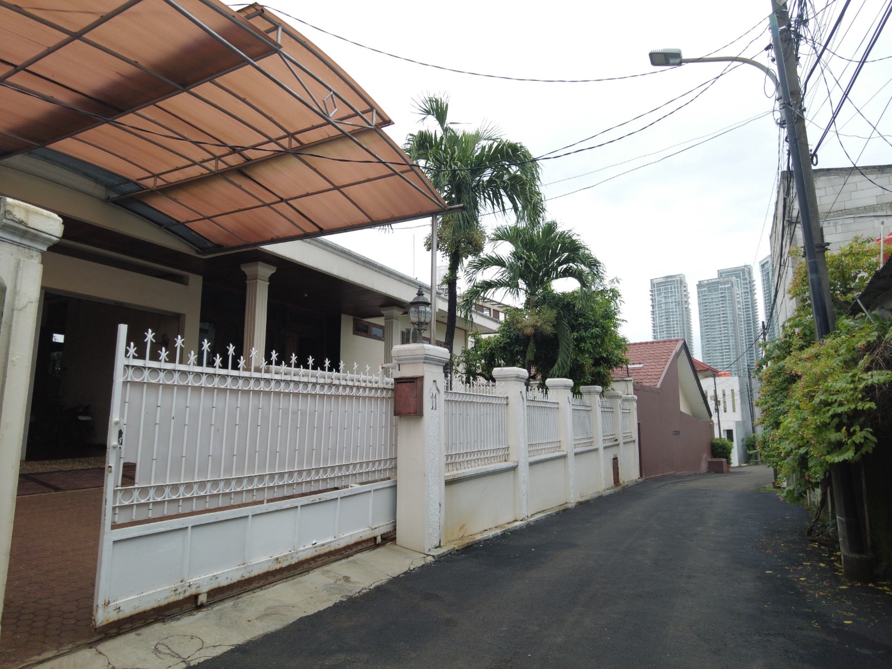 TURUN HARGA!!! Dijual Rumah Mewah 2 lantai di Cipete, Lokasi strategis, dekat ke Antasari , Kemang, dan Pondok Indah, Cocok untuk usaha kost-kostan!