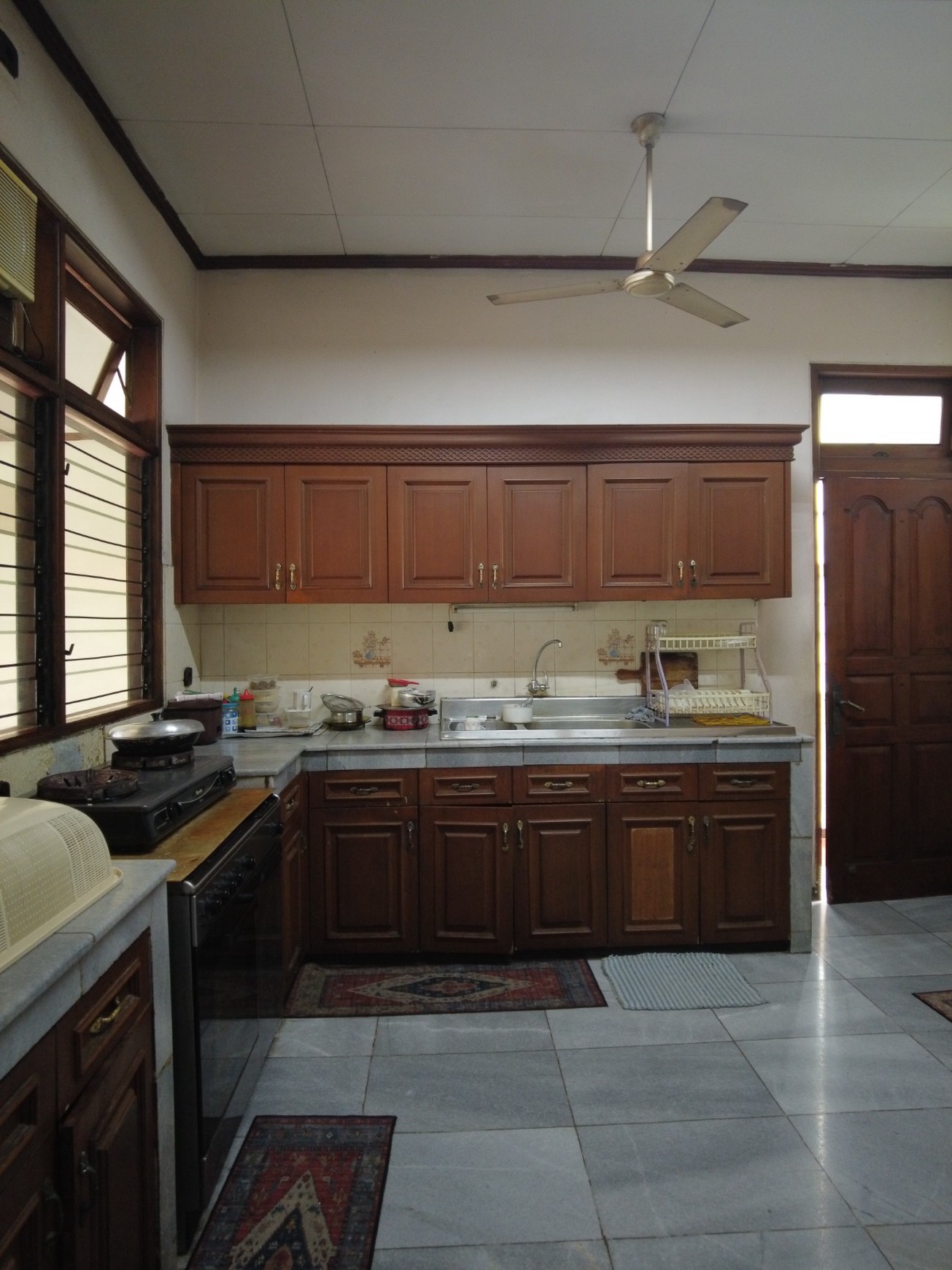 TURUN HARGA!!! Dijual Rumah Mewah 2 lantai di Cipete, Lokasi strategis, dekat ke Antasari , Kemang, dan Pondok Indah, Cocok untuk usaha kost-kostan!