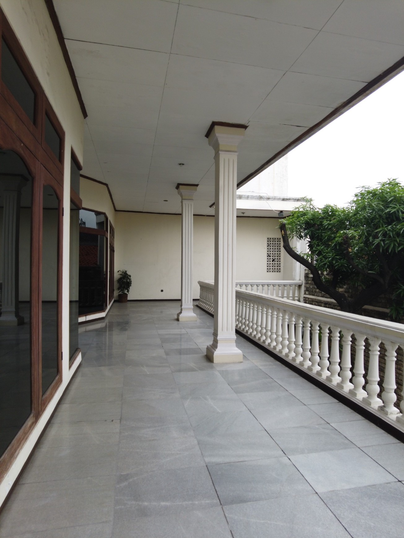 TURUN HARGA!!! Dijual Rumah Mewah 2 lantai di Cipete, Lokasi strategis, dekat ke Antasari , Kemang, dan Pondok Indah, Cocok untuk usaha kost-kostan!