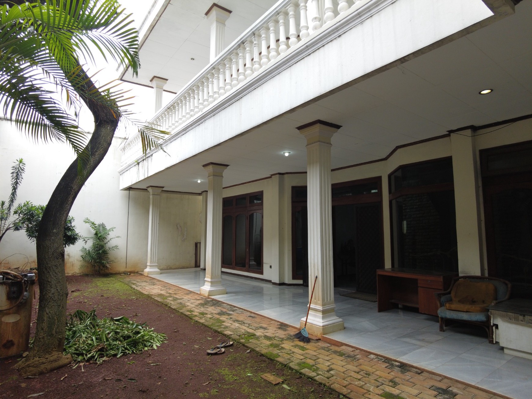 TURUN HARGA!!! Dijual Rumah Mewah 2 lantai di Cipete, Lokasi strategis, dekat ke Antasari , Kemang, dan Pondok Indah, Cocok untuk usaha kost-kostan!