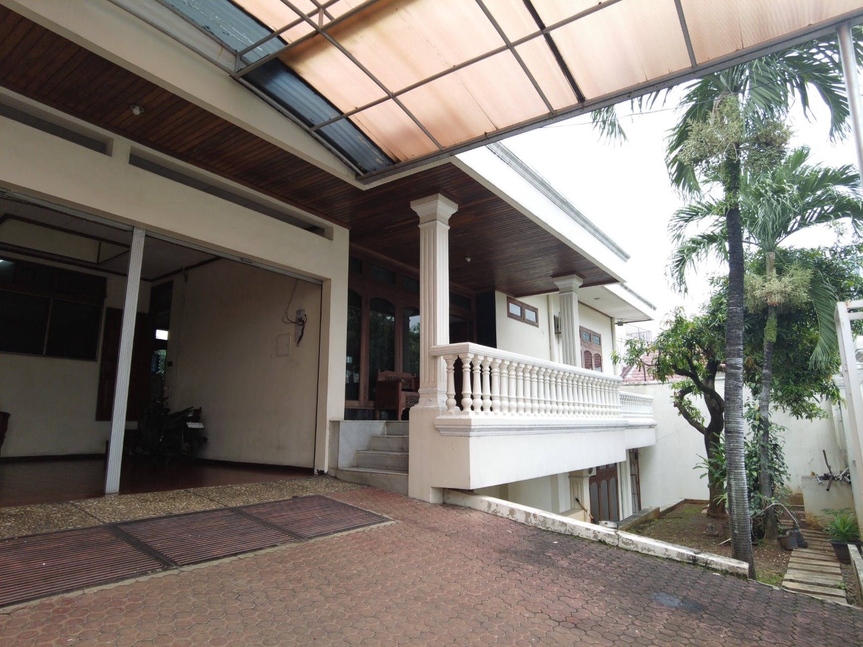 TURUN HARGA!!! Dijual Rumah Mewah 2 lantai di Cipete, Lokasi strategis, dekat ke Antasari , Kemang, dan Pondok Indah, Cocok untuk usaha kost-kostan!