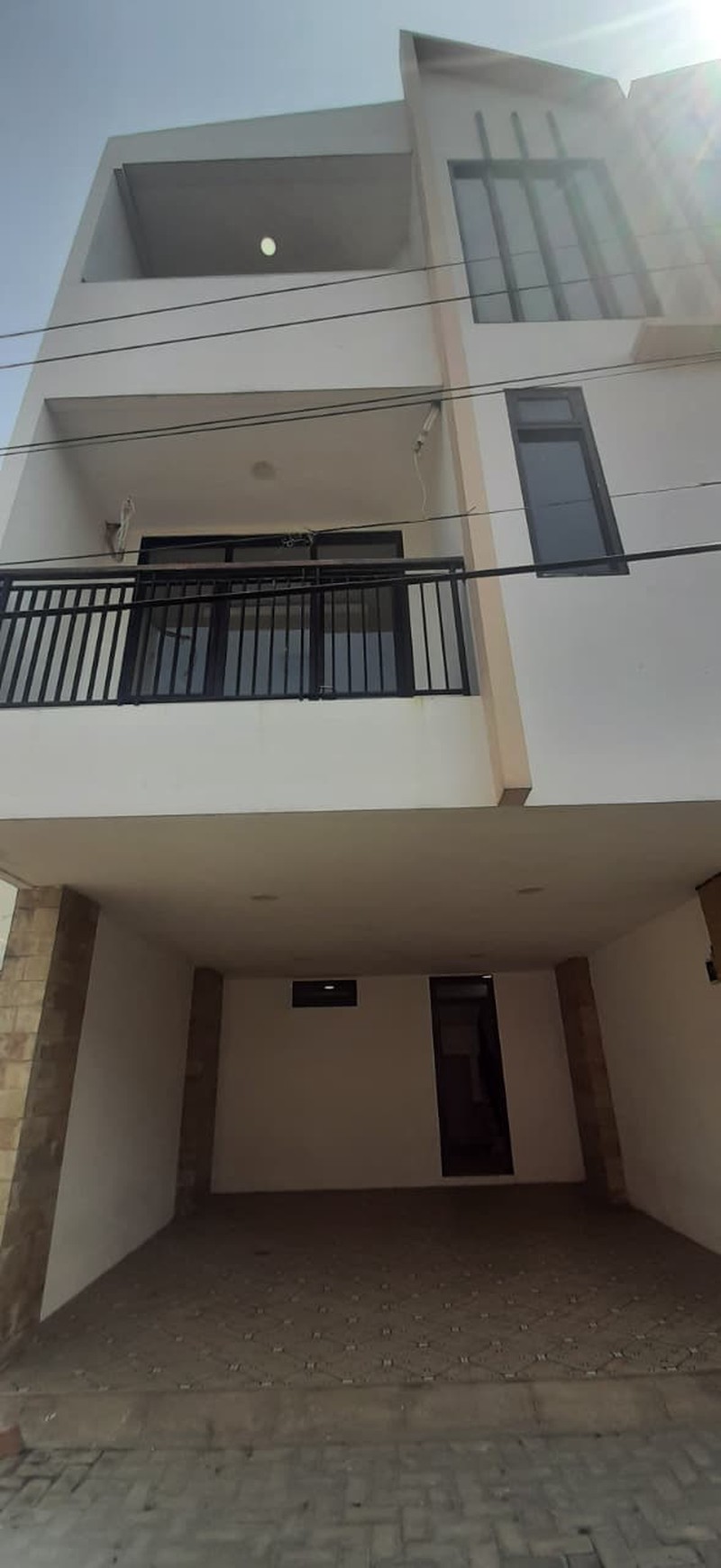 Rumah Brand New Minimalis siap huni di Jakarta Selatan