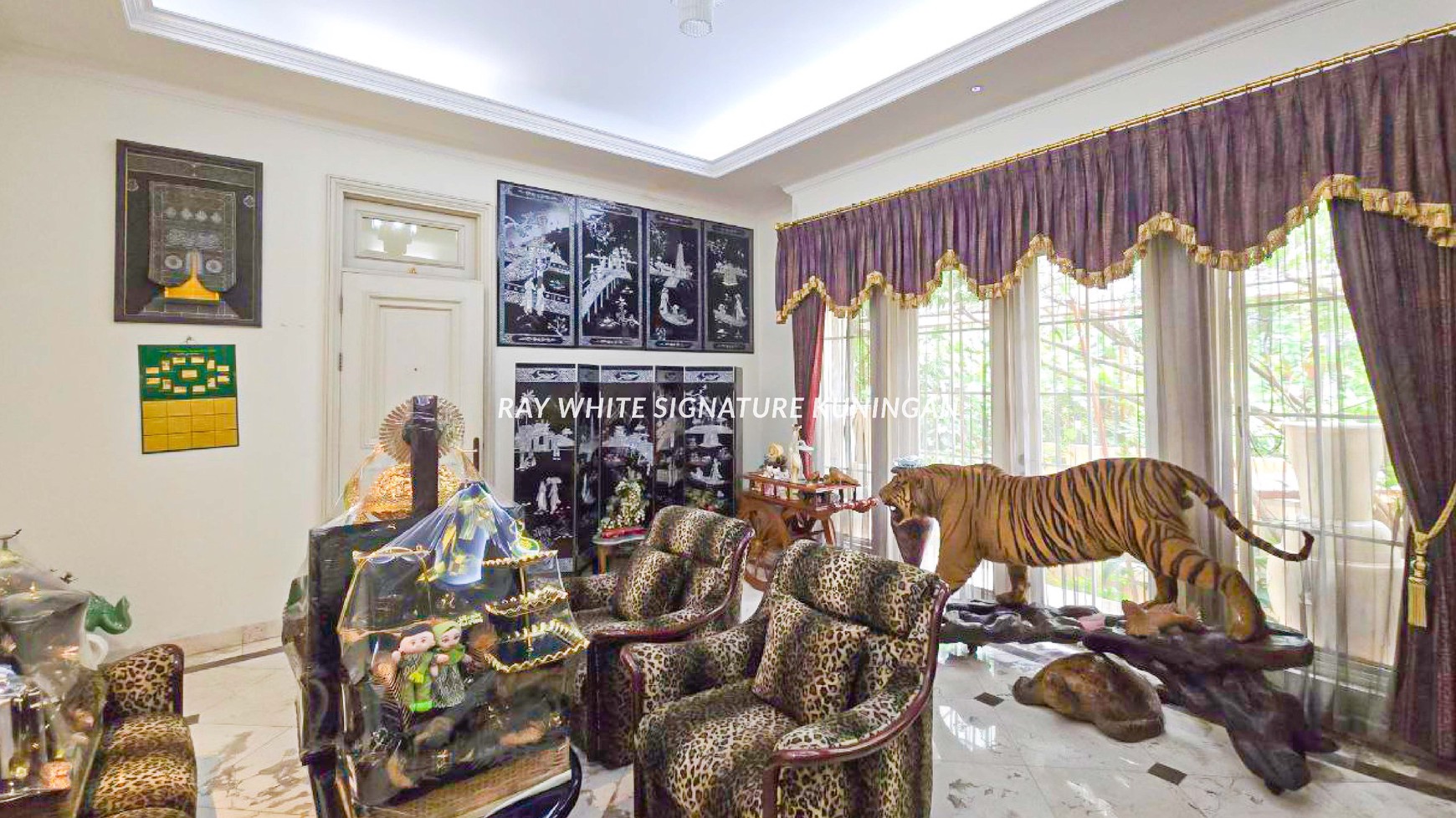 Rumah Classic Mewah dan Tenang didalam komplek di Mega Kuningan
