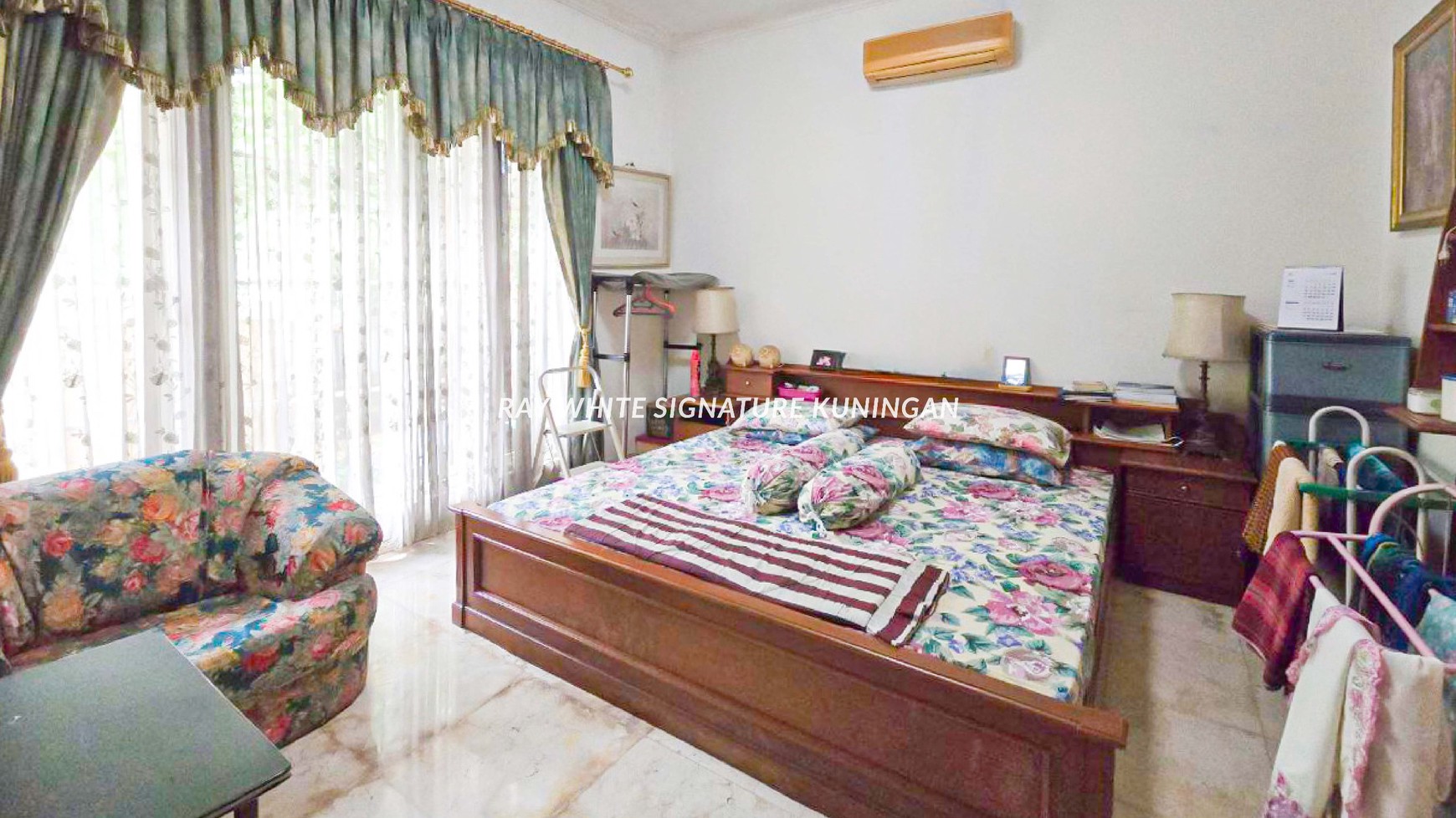 Rumah Classic Mewah dan Tenang didalam komplek di Mega Kuningan