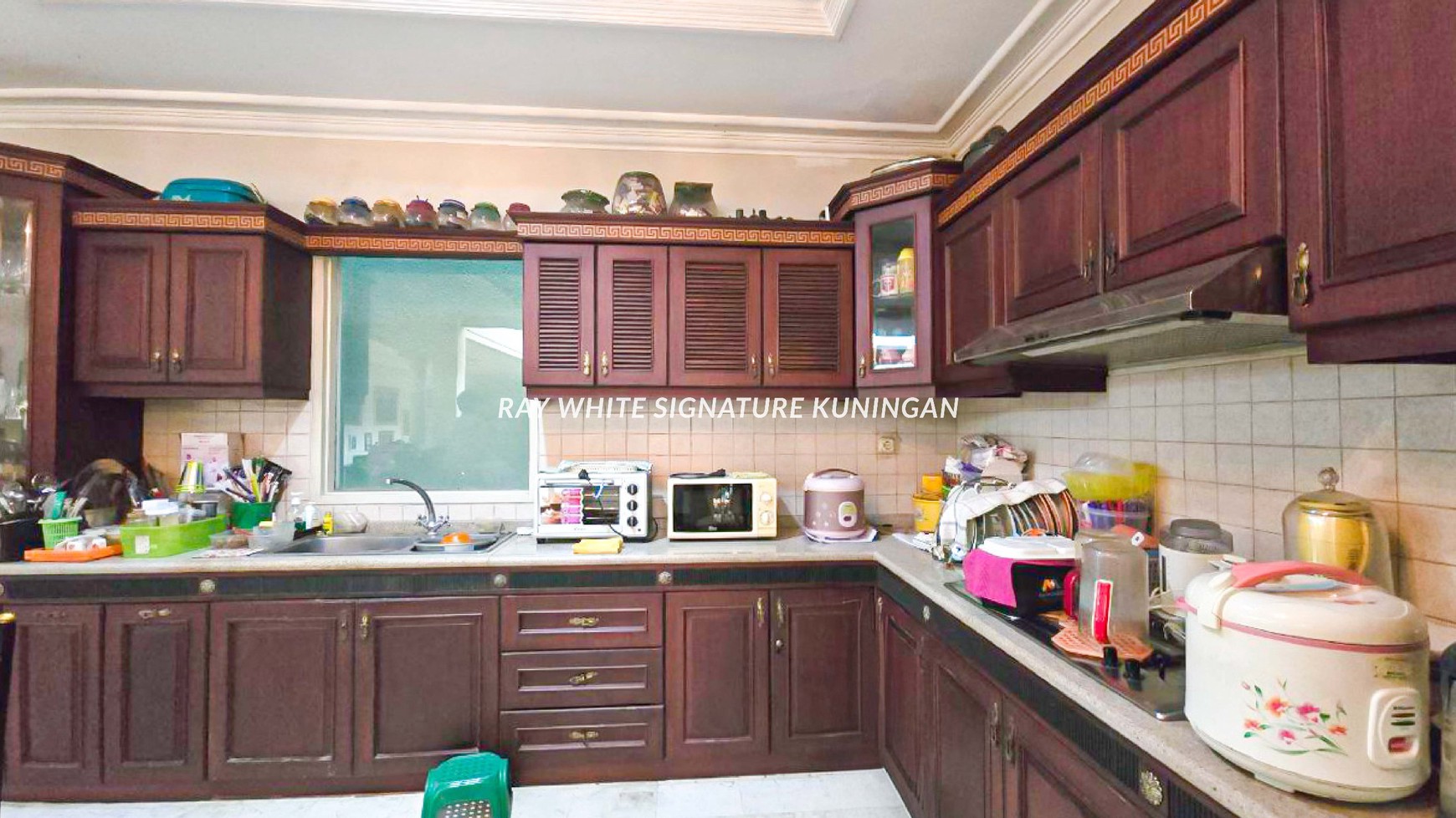Rumah Classic Mewah dan Tenang didalam komplek di Mega Kuningan