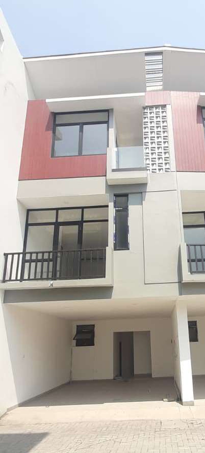 Rumah Brand New, dalam Cluster di Jakarta Selatan