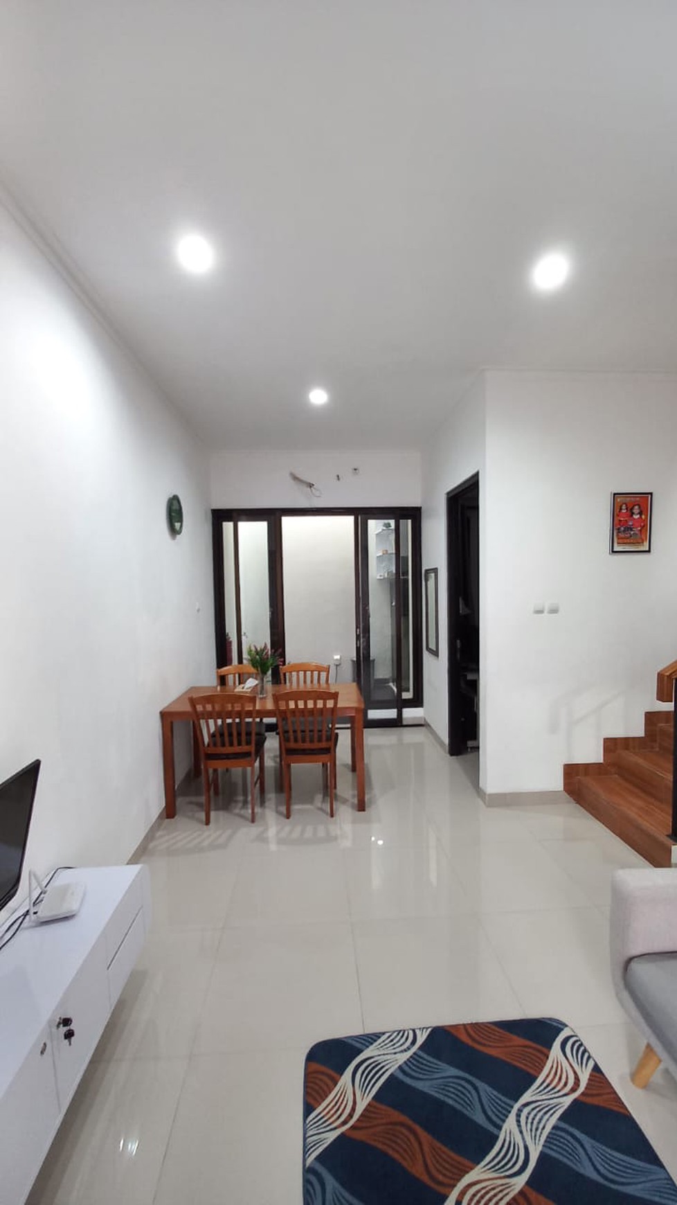 Rumah Cantik 2 Lantai di Ciputat dengan KT 3 KM 2 SHM Siap Huni