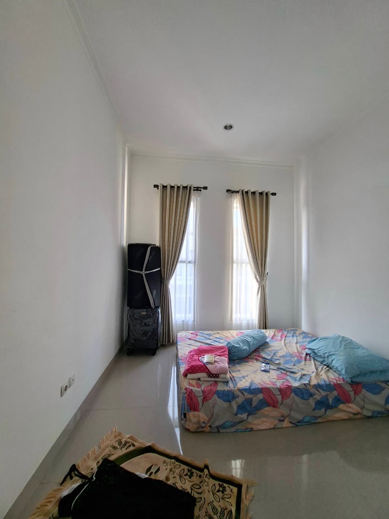 Rumah Cantik 2 Lantai di Ciputat dengan KT 3 KM 2 SHM Siap Huni