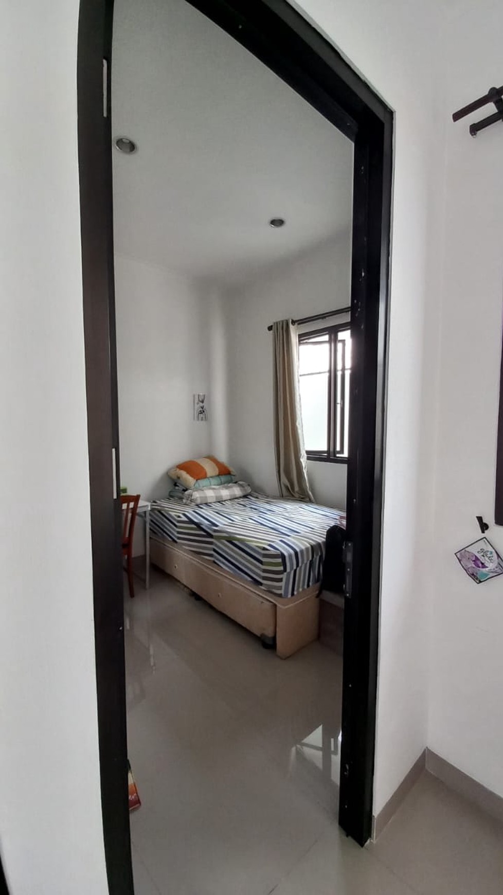 Rumah Cantik 2 Lantai di Ciputat dengan KT 3 KM 2 SHM Siap Huni