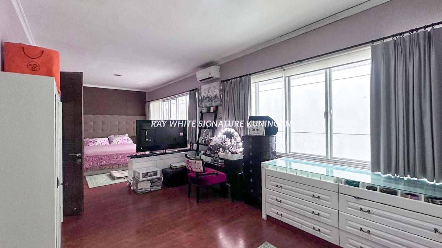 Rumah Komplek yang Tenang di Lokasi Prime Kebayoran Baru