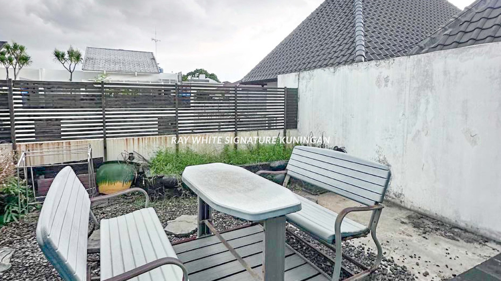 Rumah Komplek yang Tenang di Lokasi Prime Kebayoran Baru