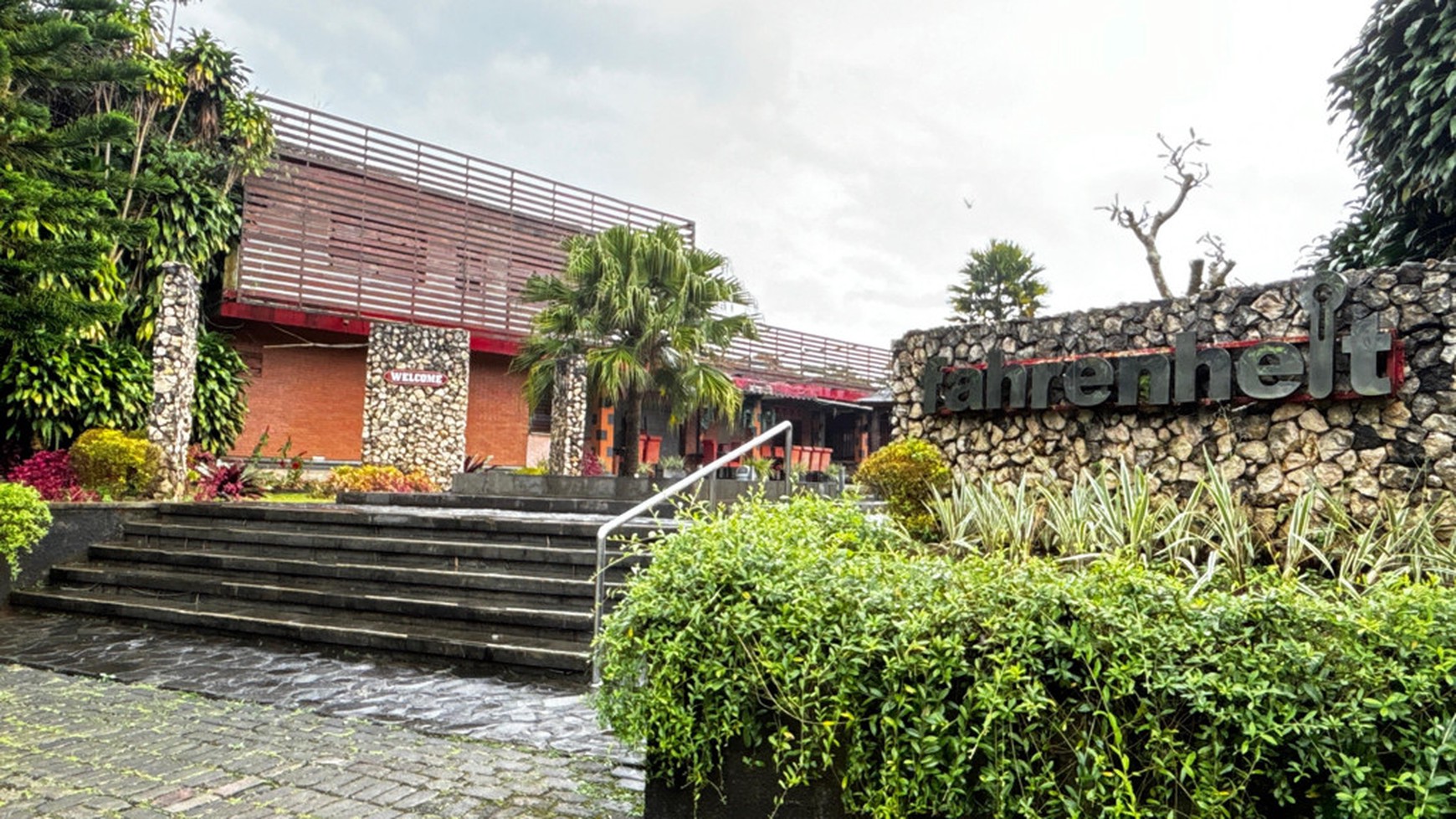 Restoran Bagus Family-Friendly Di Jl. Raya Puncak, 10 Menit Dari Taman Safari, Cisarua