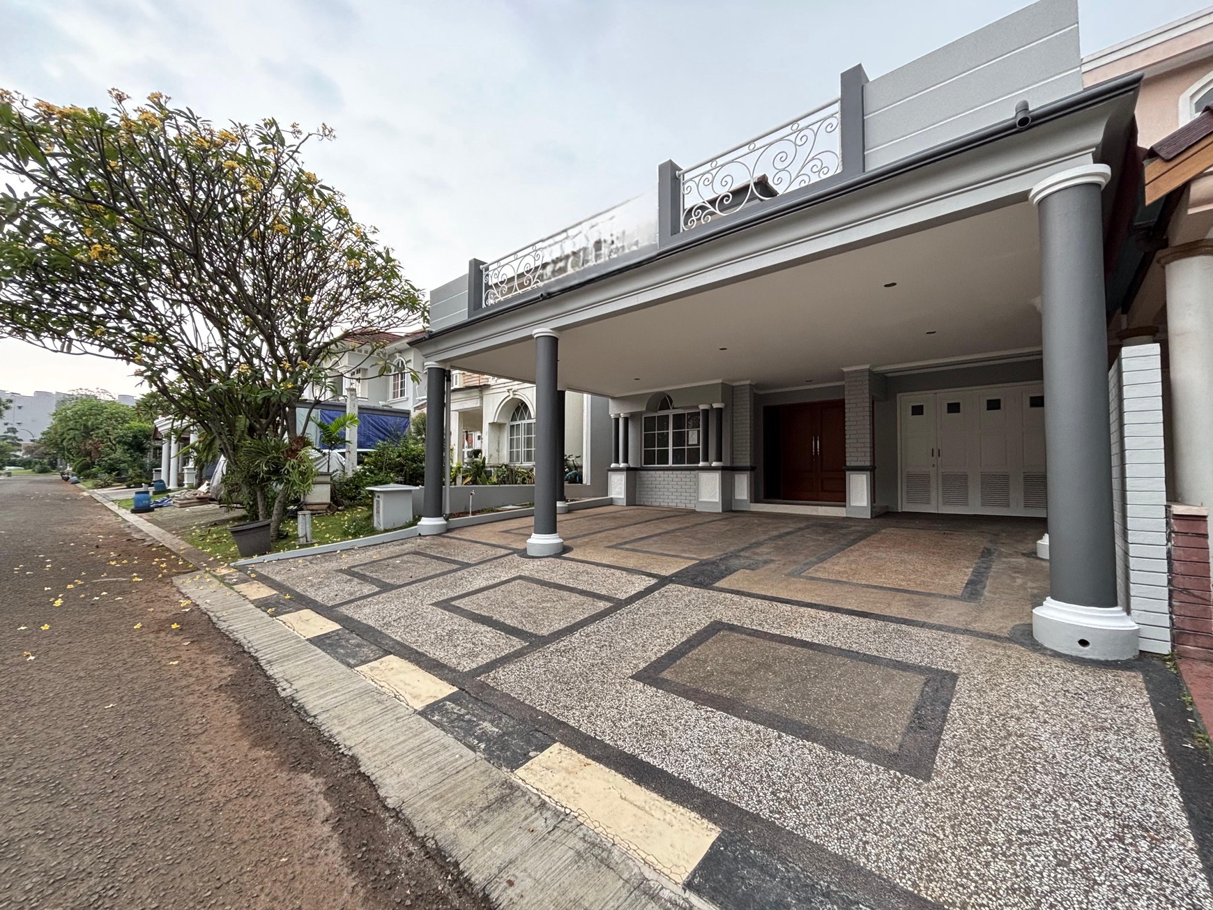 Rumah Kokoh 2 Lantai, Rapi Siap Huni  di Kota Wisata Cibubur 