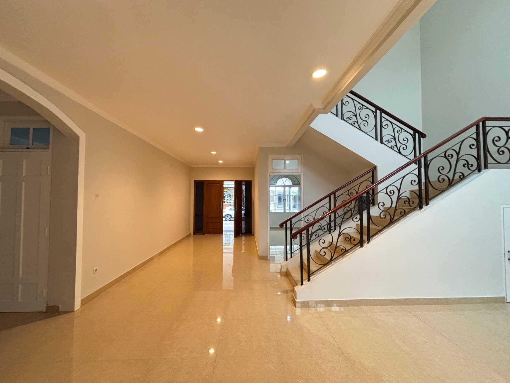 Rumah Kokoh 2 Lantai, Rapi Siap Huni  di Kota Wisata Cibubur 