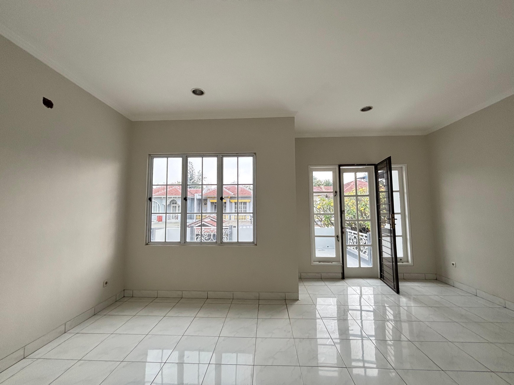 Rumah Kokoh 2 Lantai, Rapi Siap Huni  di Kota Wisata Cibubur 