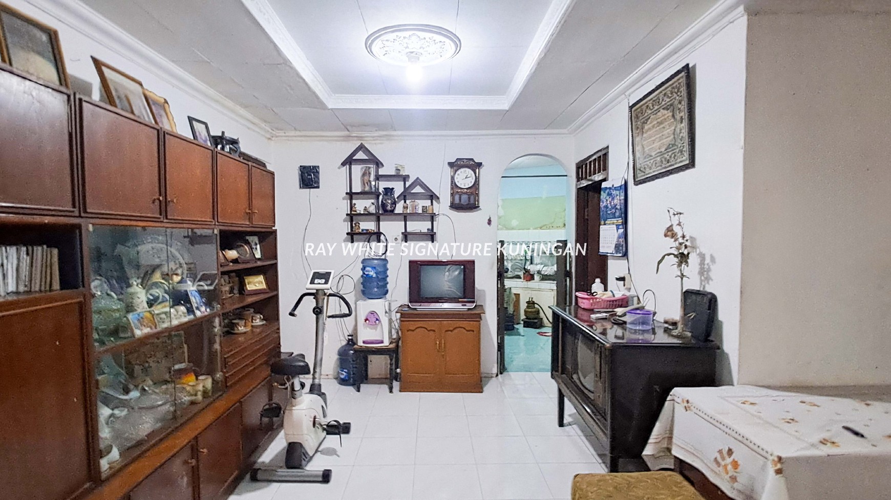 Rumah Lama Bonus Rumah Kost di Jalan Arteri dekat Gandaria City