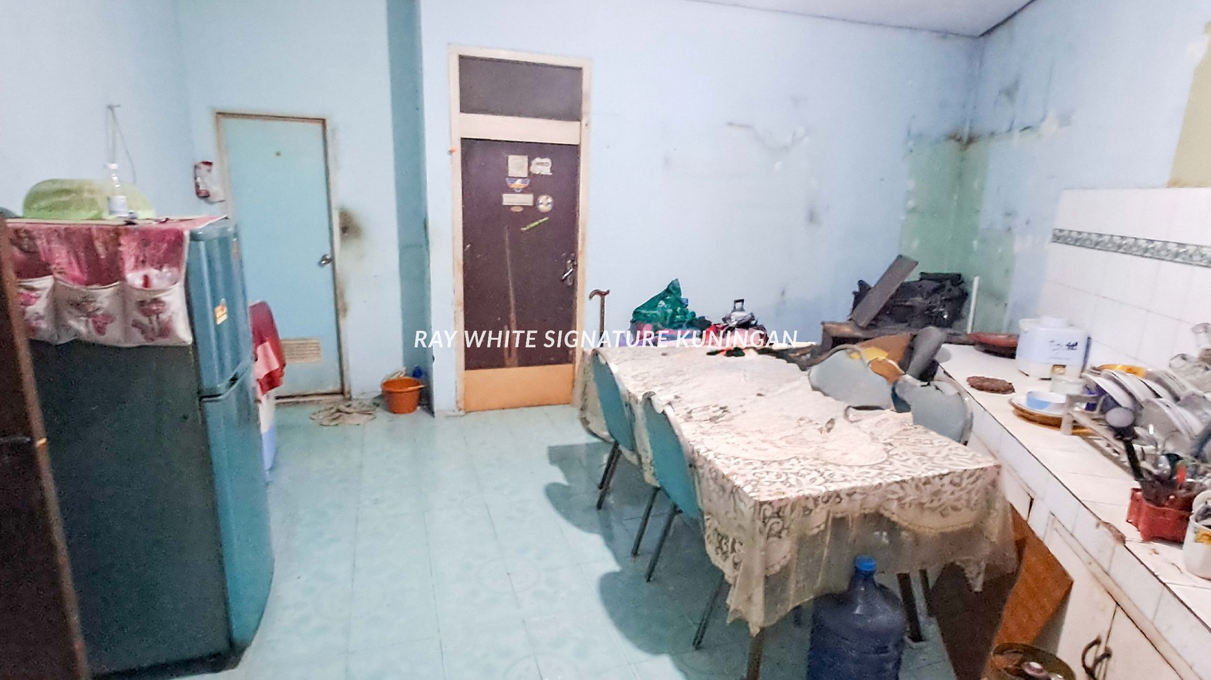 Rumah Lama Bonus Rumah Kost di Jalan Arteri dekat Gandaria City