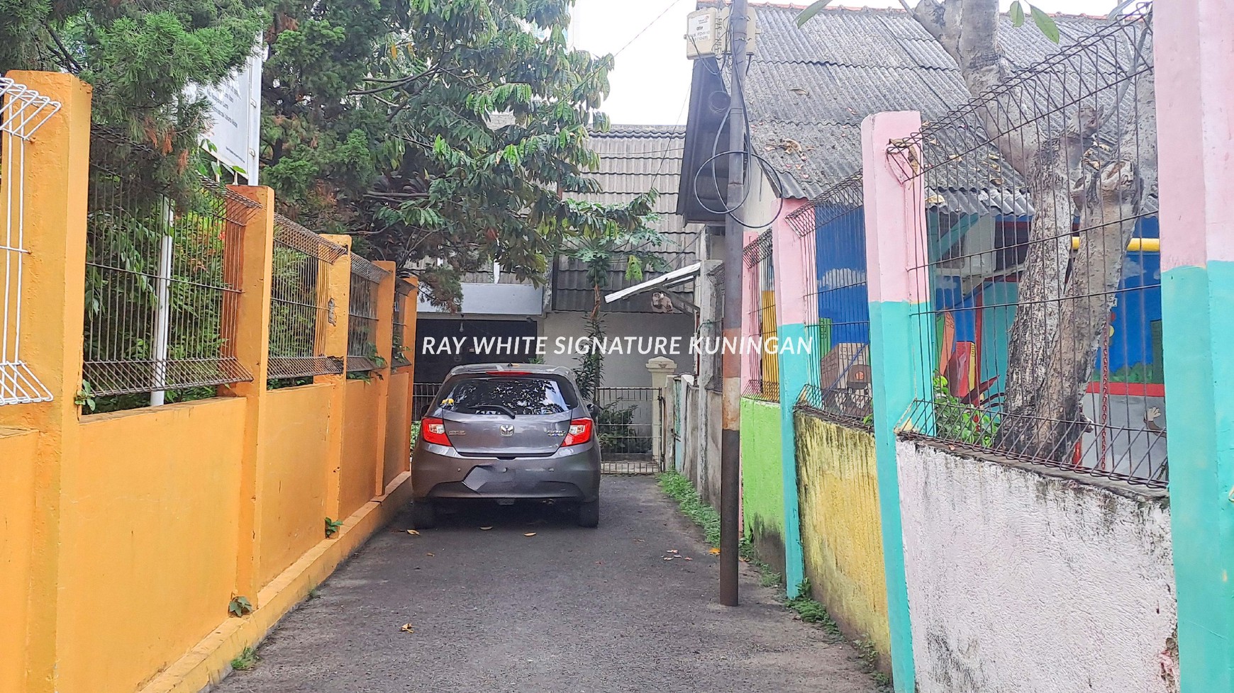 Rumah Lama Bonus Rumah Kost di Jalan Arteri dekat Gandaria City