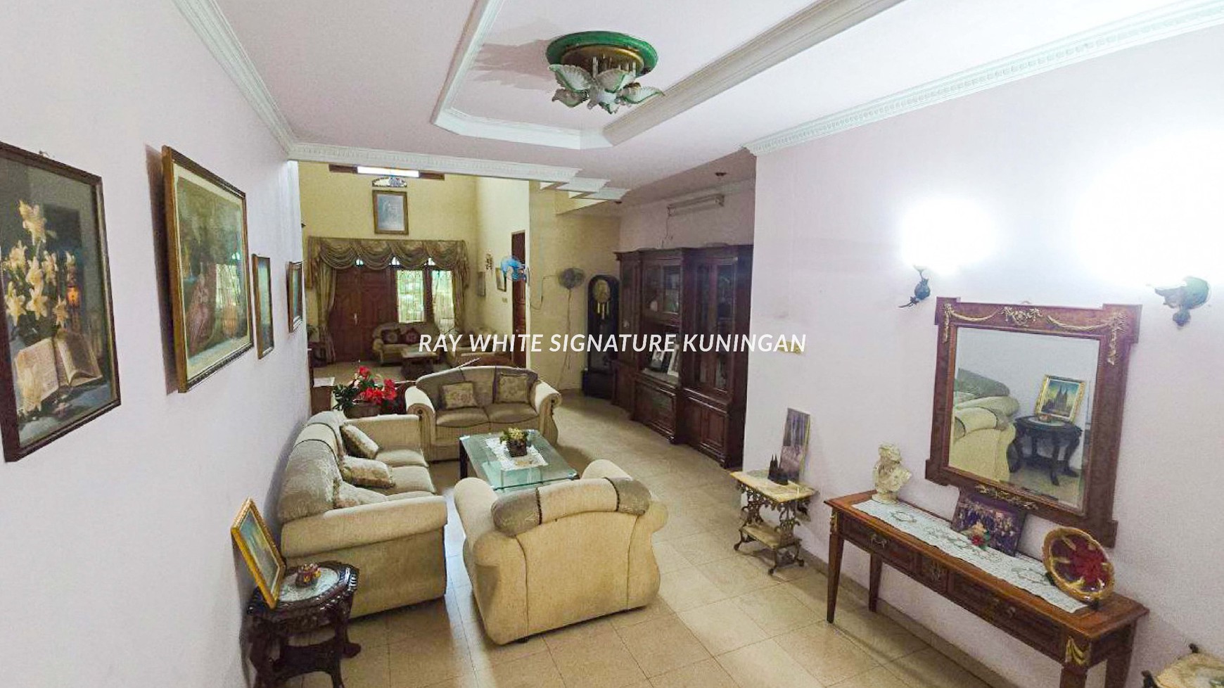 Rumah Lama 2 Lantai Lokasi Strategis di Setiabudi